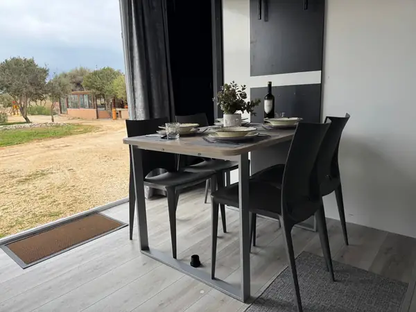 RAGAN – matplats vid entrén